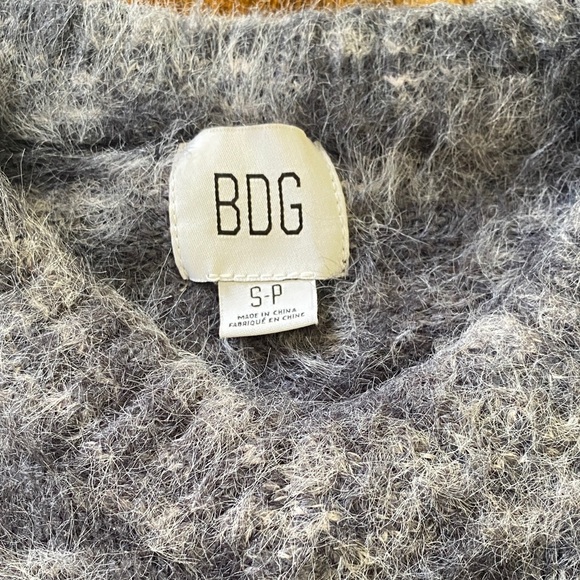 BDG Women Heather Gray V-Neck Sweater - Picture 2 of 5